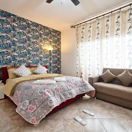 Konukevi Venice H&s Garden